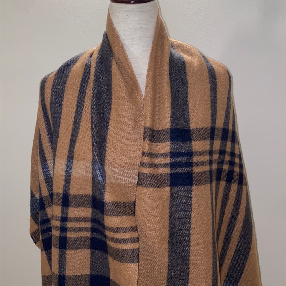 Mens Camel and Navy Plaid Fringe Shawl NWOT - Picture 2 of 6